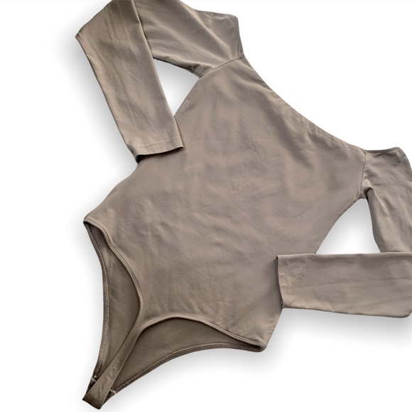 Babaton Contour Off-Shoulder Bodysuit - Picture 3 of 4